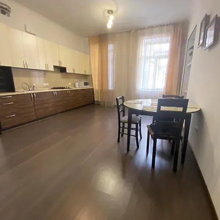 Han/Misafirhane Next To Deribasivska Odessa