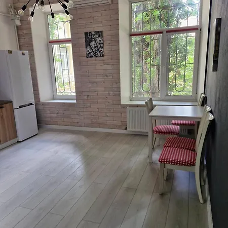 Next To Deribasivska *