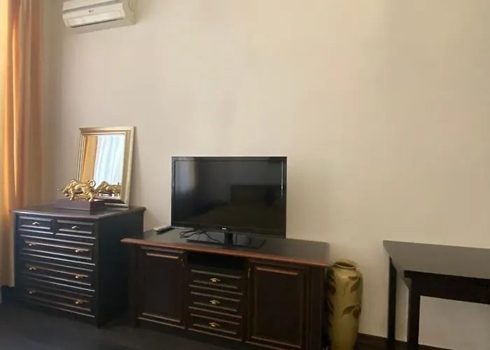 宾馆 Next To Deribasivska